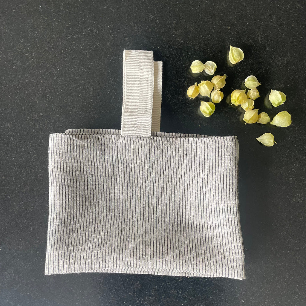 Linane väike rätik, tumesinine kalasabamuster