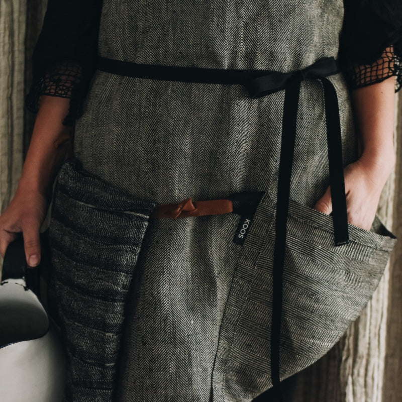 Linen Apron, with leather details